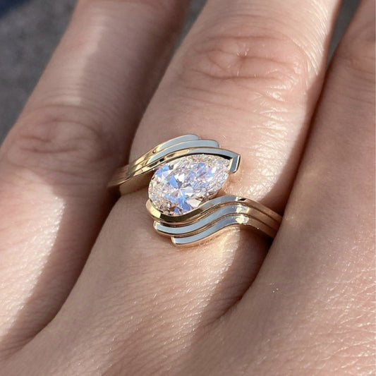 Soléa Teardrop Ring