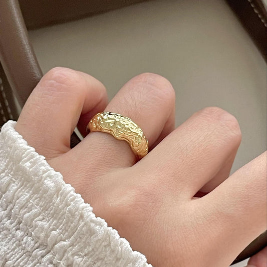 Luna Crust Ring
