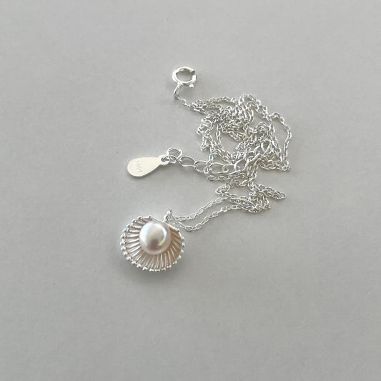 Shell Pearl Necklace