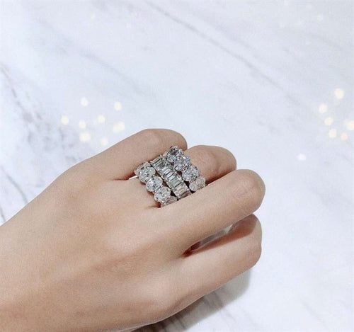 Elegant Oval Ring